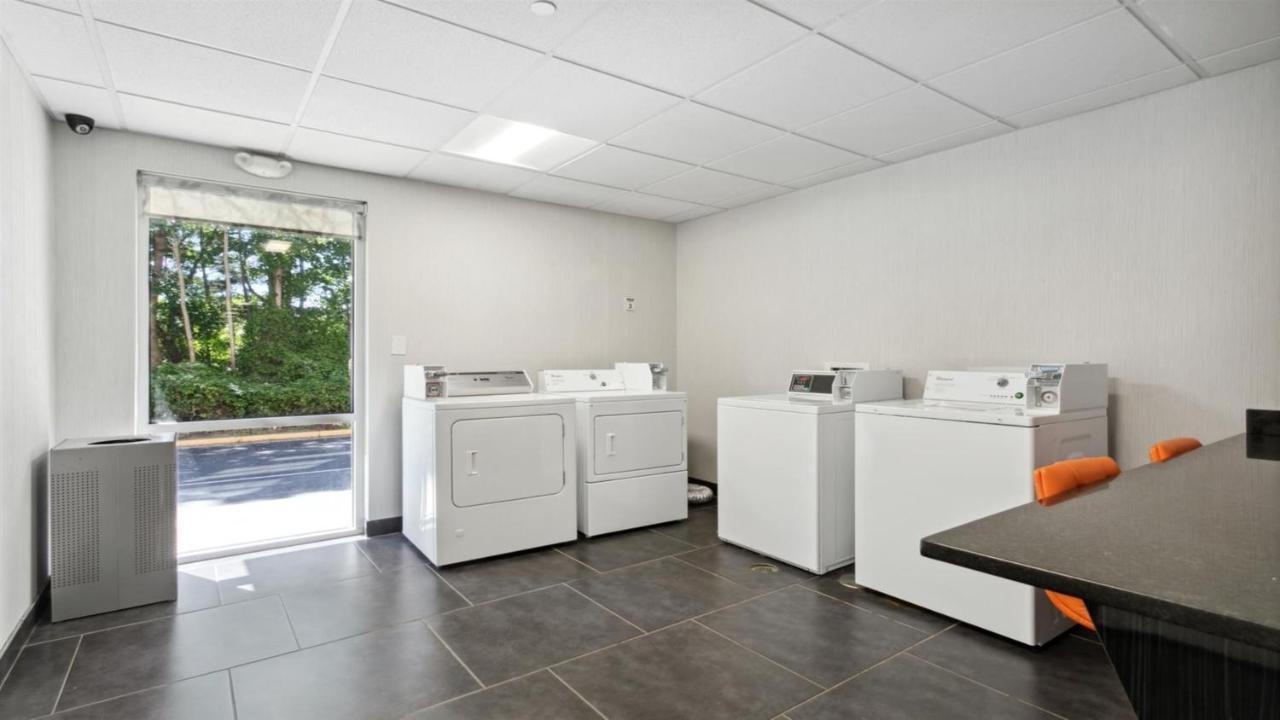 Holiday Inn Express Williamsburg North By Ihg Norge Exteriör bild