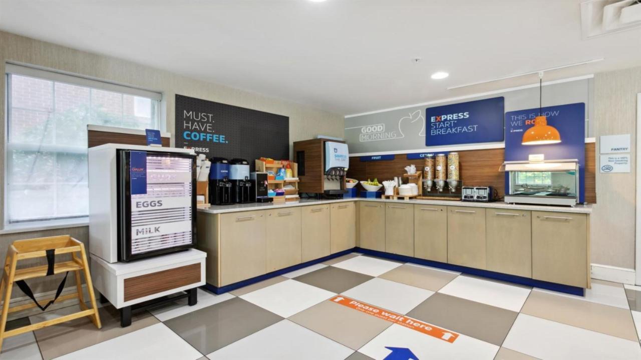 Holiday Inn Express Williamsburg North By Ihg Norge Exteriör bild