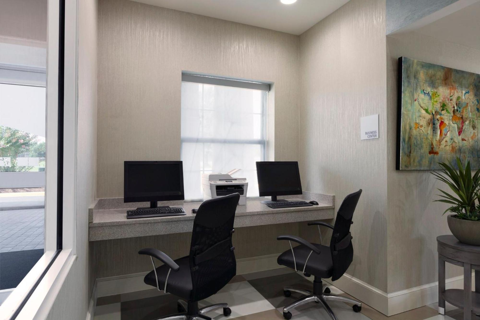 Holiday Inn Express Williamsburg North By Ihg Norge Exteriör bild